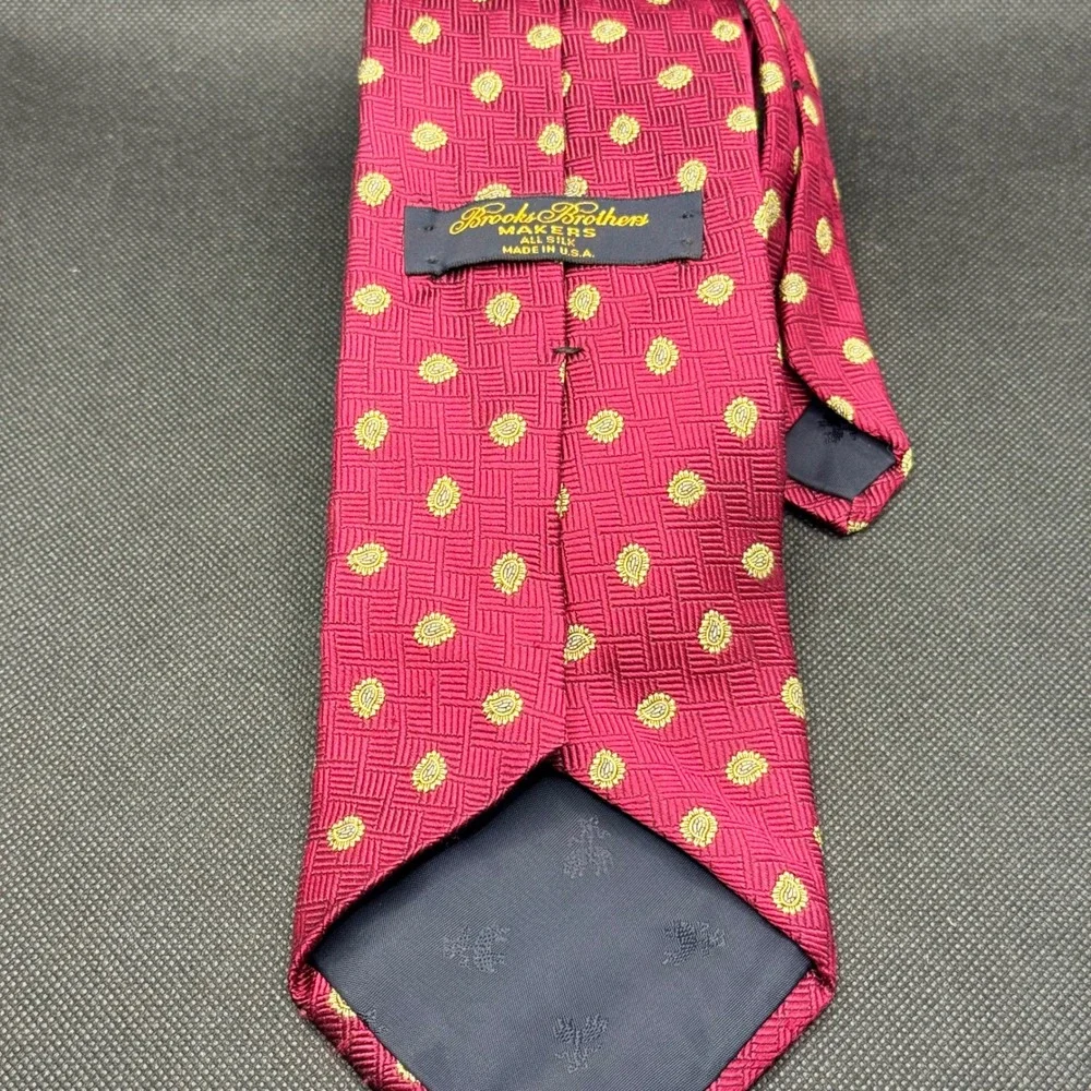 Vintage Brooks Brothers Burgundy Foulard Silk Tie 3.75